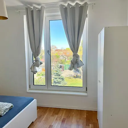 Spacious With Free Parking Near Vienna Apartament