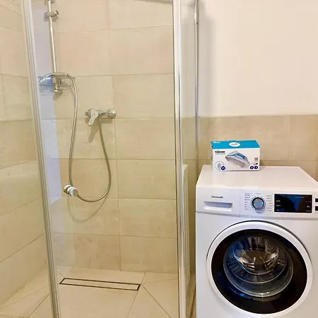 Spacious With Free Parking Near Vienna *
